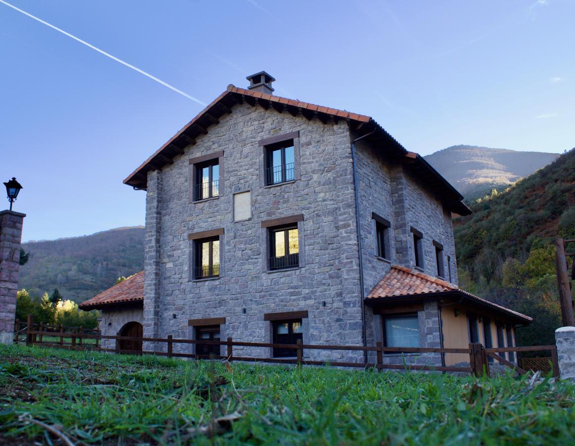 Hotel Eigon Posada De Valdeon Exteriör bild